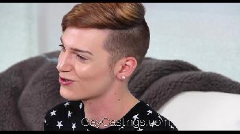 Vídeo do gay novinho trepando forte e com vontade