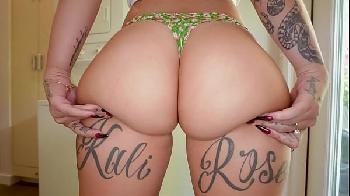 Branquinha tatuada no xvideos transando gostoso demais