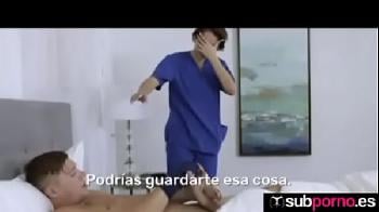 Vídeo de sexo legendado com enfermeira novinha safada 