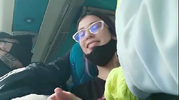 Casal fazendo safadeza no busão